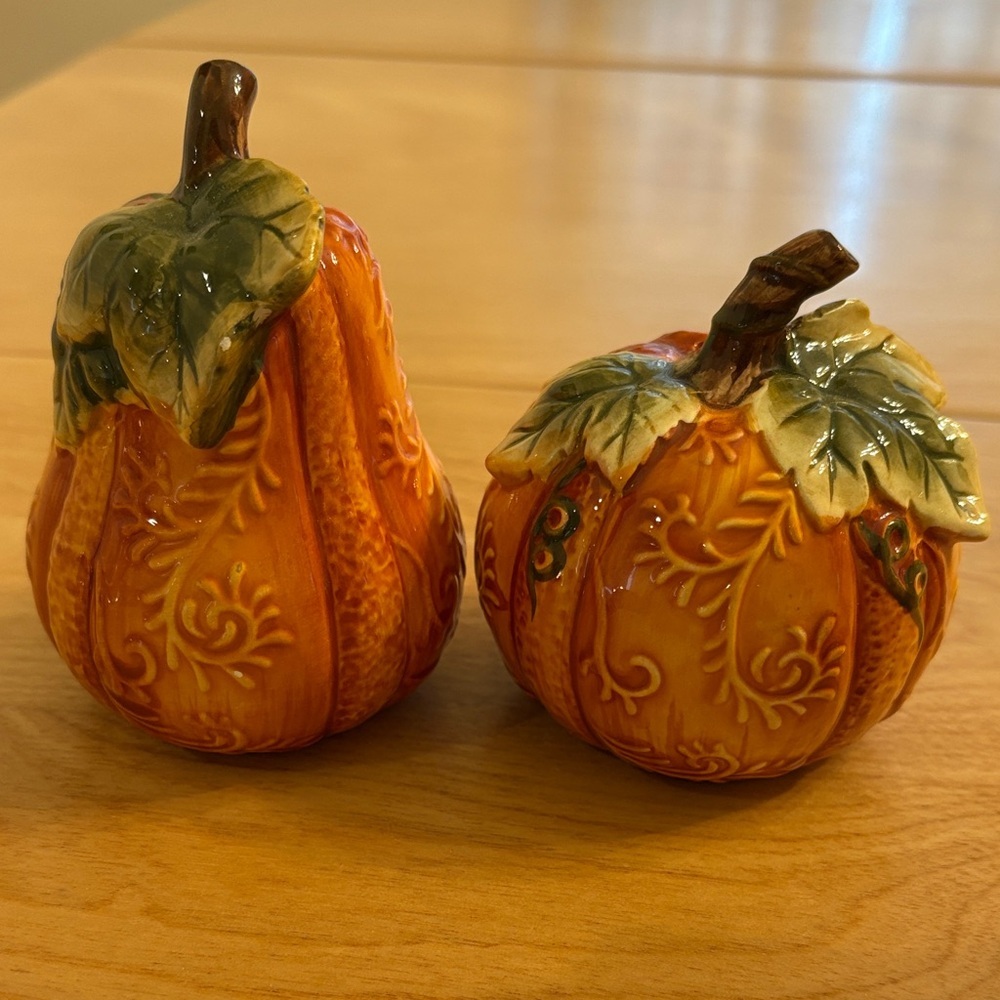 Source Unknown Orange Ceramic Pumpkin & Gourd Salt and Pepper Shakers